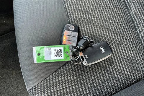 Used 2018 Kia Niro LX image 30