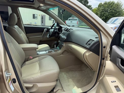 Used 2010 Toyota Highlander SE image 15