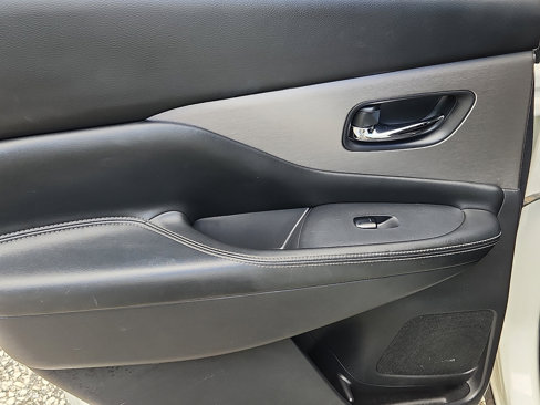 Used 2019 Nissan Murano S image 18