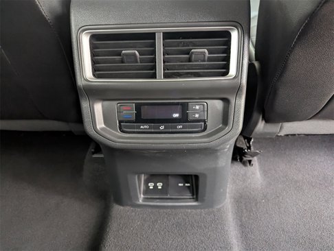 Used 2024 Volkswagen Atlas SE image 35