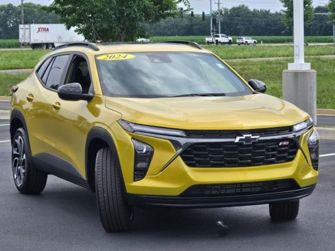 Used 2024 Chevrolet Trax RS w/ Sunroof Package image 3