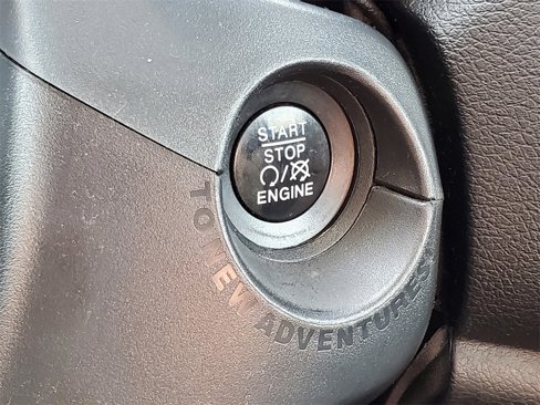 Used 2018 Jeep Renegade Latitude w/ Cold Weather Group image 19