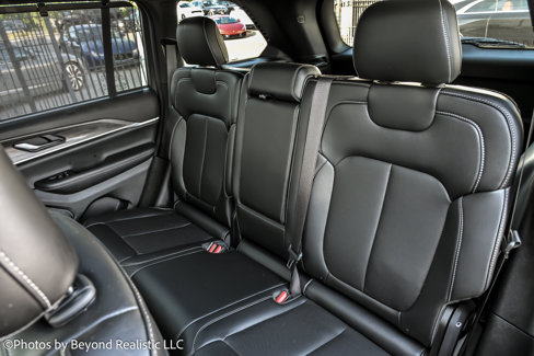 Used 2024 Jeep Grand Cherokee Limited w/ Luxury Tech Group II image 29