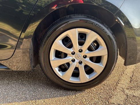 Used 2021 Toyota Corolla LE image 24