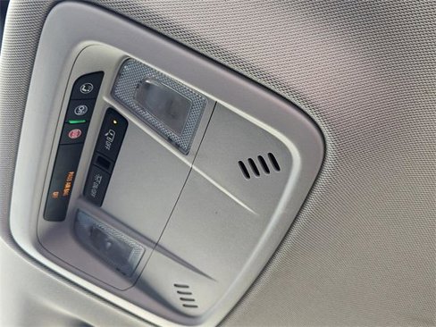 Used 2018 Chevrolet Traverse LT image 25