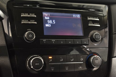 Used 2017 Nissan Rogue S image 23