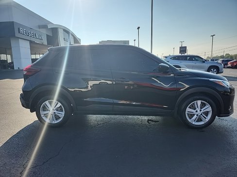 Used 2021 Nissan Kicks S image 2