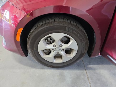 Used 2017 Chrysler Pacifica Touring-L Plus image 15