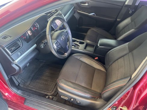 Used 2017 Toyota Camry SE image 13