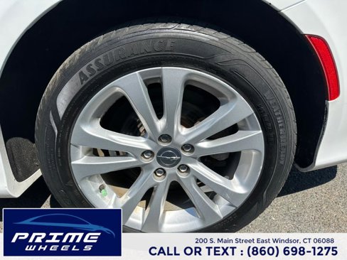 Used 2015 Chrysler 200 Limited image 24