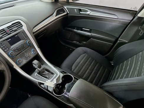 Used 2016 Ford Fusion SE image 27
