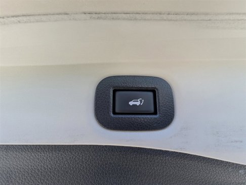 Used 2018 Nissan Rogue SV image 13