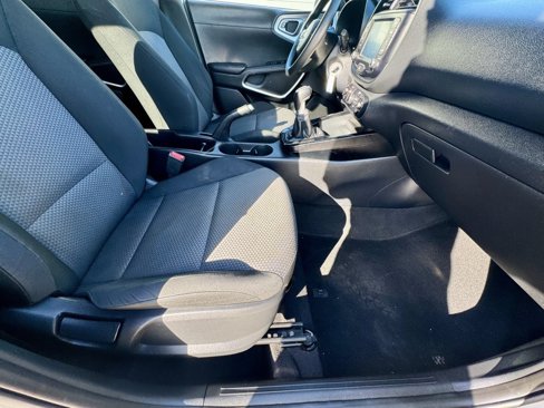 Used 2020 Kia Soul LX image 16