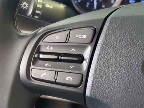Certified 2022 Hyundai Venue SEL image 16