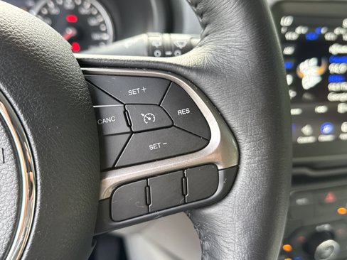 Used 2022 Jeep Renegade Limited image 30
