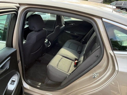 Used 2022 Chevrolet Malibu LT image 9