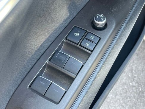 Used 2022 Toyota Camry XSE image 18