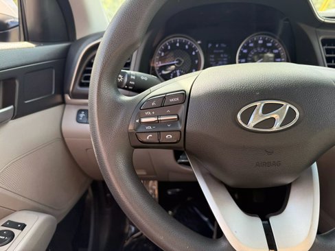 Used 2020 Hyundai Elantra SEL image 19