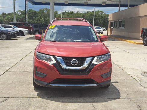 Used 2017 Nissan Rogue SV image 2