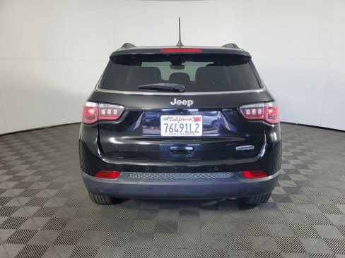 Used 2018 Jeep Compass Latitude w/ Popular Equipment Group image 5