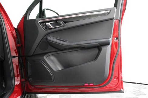 Certified 2025 Porsche Macan Turbo image 23