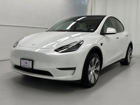 Used 2023 Tesla Model Y Long Range image 4