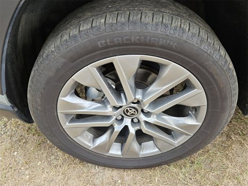 Used 2023 Toyota RAV4 XLE Premium image 16