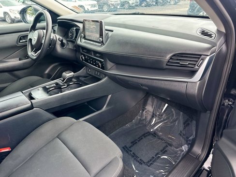 Used 2024 Nissan Rogue S image 27