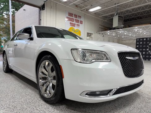 Used 2019 Chrysler 300 Limited image 1