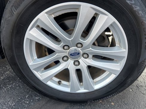 Used 2019 Ford Explorer XLT w/ Class III Trailer Tow Package image 10