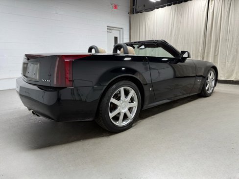 Used 2007 Cadillac XLR image 3