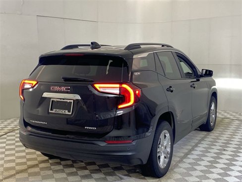 Used 2023 GMC Terrain SLE w/ Driver Convenience Package image 17