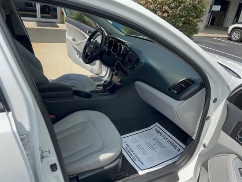 Used 2011 Kia Optima EX image 16