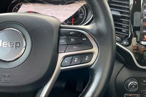 Used 2020 Jeep Cherokee Limited w/ Technology Group image 16