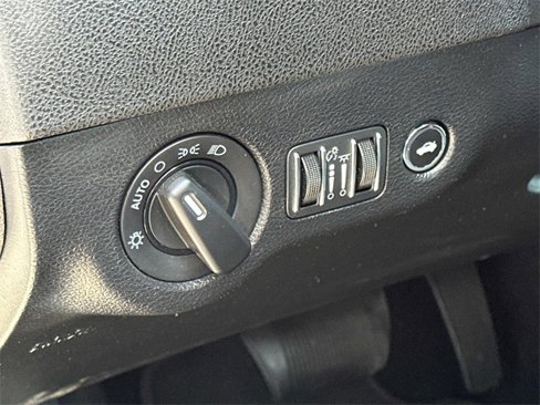 Used 2022 Dodge Charger SXT image 25