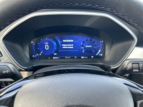 Used 2022 Ford Escape SEL w/ Technology Package image 4
