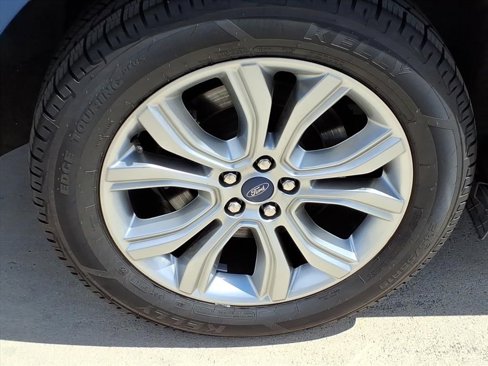 Used 2022 Ford Edge Titanium image 9