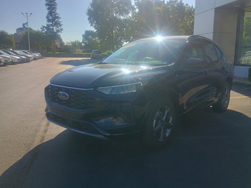 Certified 2024 Ford Escape ST-Line image 3