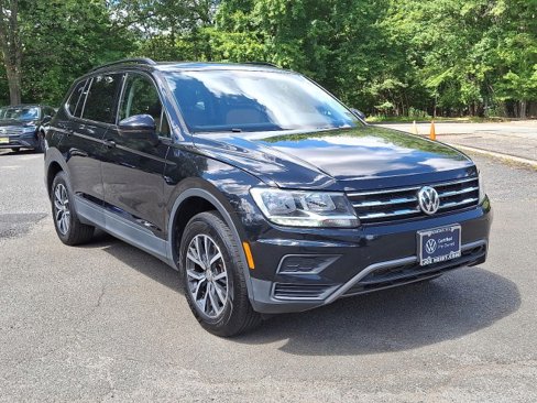 Used 2019 Volkswagen Tiguan SE w/ Panoramic Sunroof Package image 2