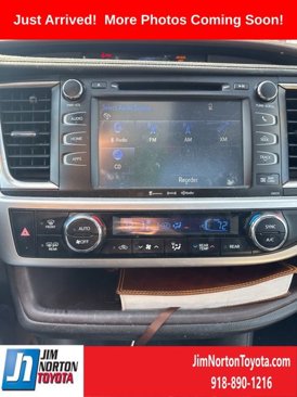 Used 2017 Toyota Highlander XLE image 12