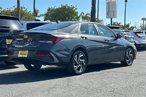 Used 2025 Hyundai Elantra Sport image 4