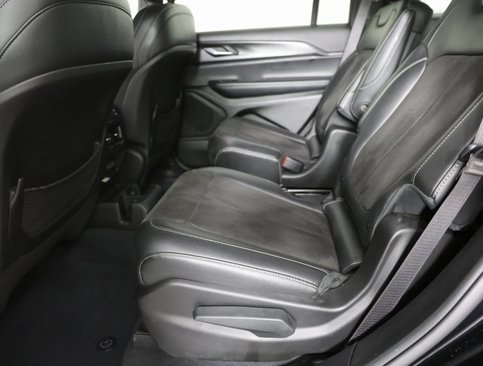 Used 2023 Jeep Grand Cherokee L Laredo image 11