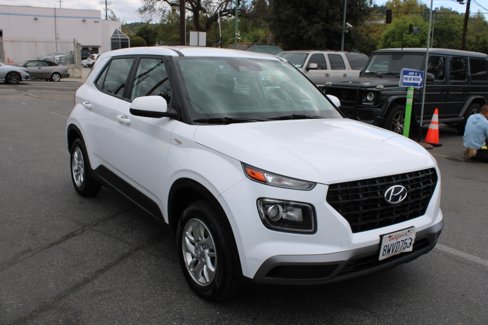 Used 2021 Hyundai Venue SE image 1