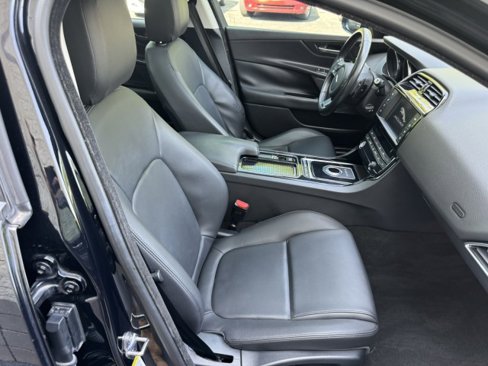 Used 2018 Jaguar XE image 26