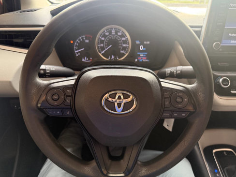 Used 2021 Toyota Corolla LE image 12