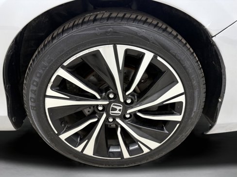 Used 2017 Honda Accord EX image 9