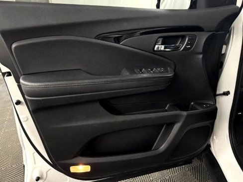 Used 2021 Honda Pilot Touring image 7