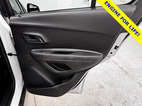 Used 2020 Chevrolet Trax LT w/ LT Convenience Package image 13