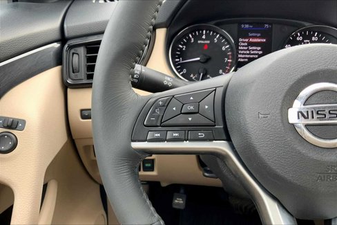 Used 2018 Nissan Rogue SV image 23