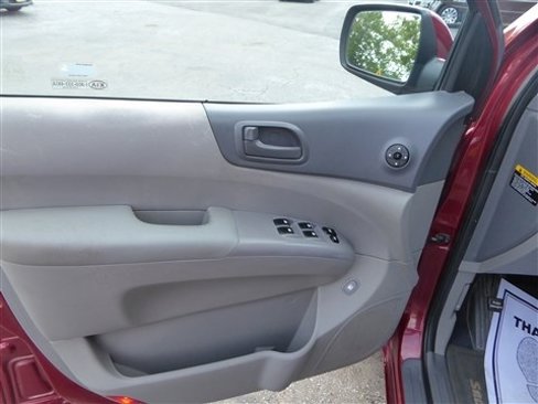 Used 2009 Kia Sedona LX w/ PWR Pkg image 9